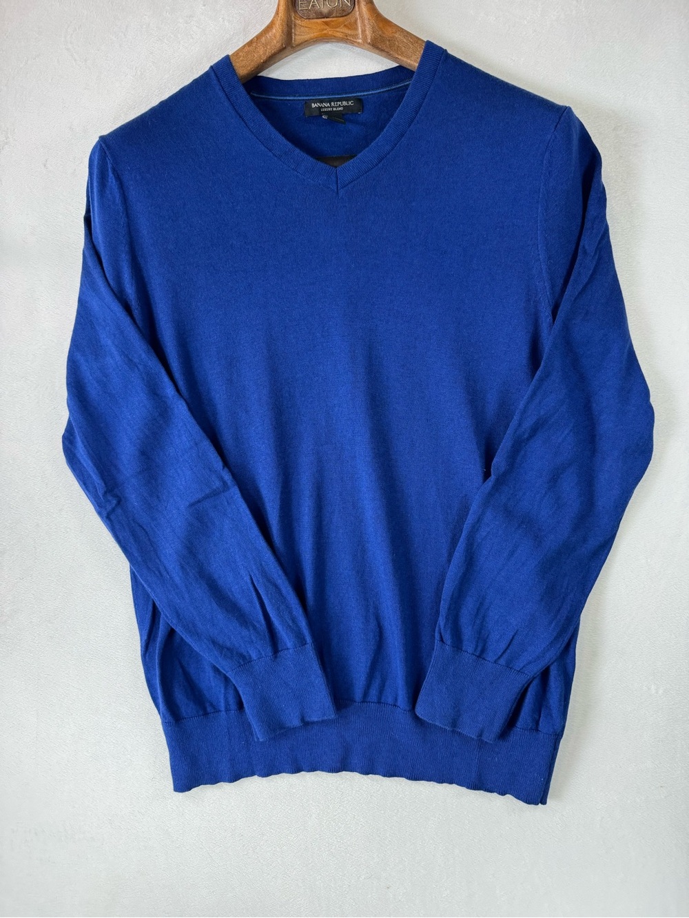 Banana Republic Mens luxury Blend silk V Neck Sweater in Royal Blue  Medium